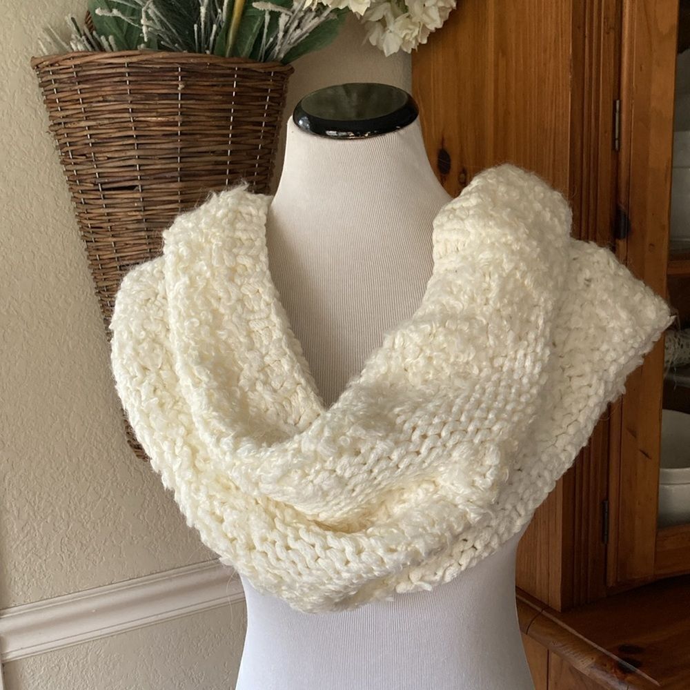 Loft Plush Cream Knit Infinity Wool Blend Scarf OS New